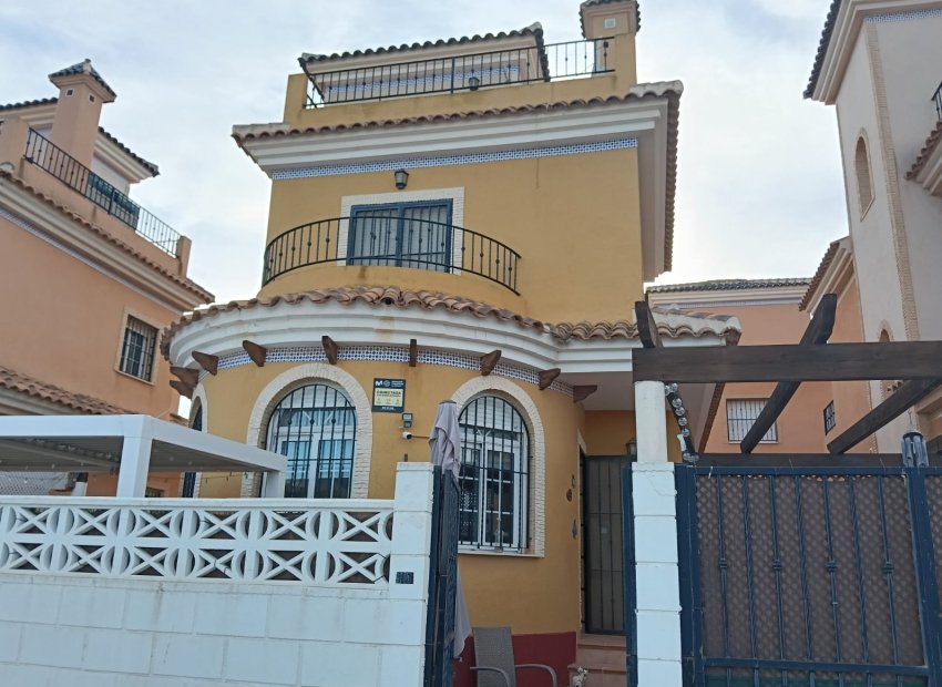 Resale - Villa - Los Montesinos - La Herrada