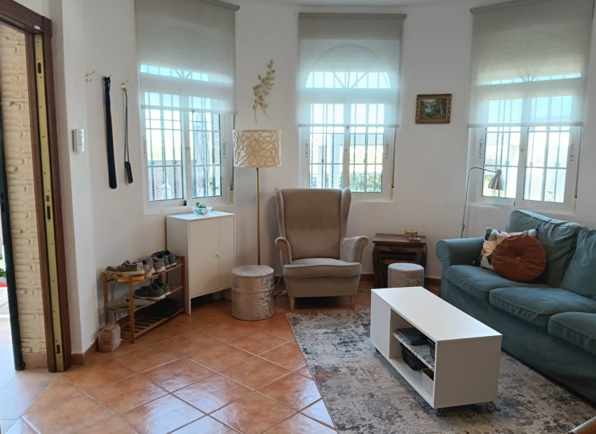 Resale - Villa - Los Montesinos - La Herrada