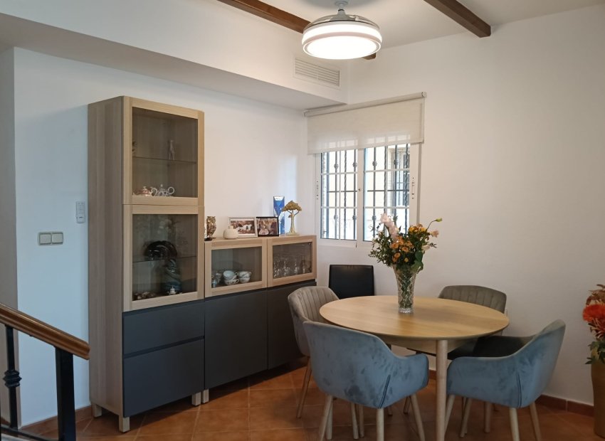 Resale - Villa - Los Montesinos - La Herrada