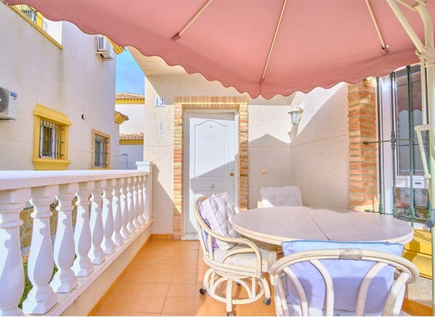 Resale - Villa - Los Montesinos - La Herrada