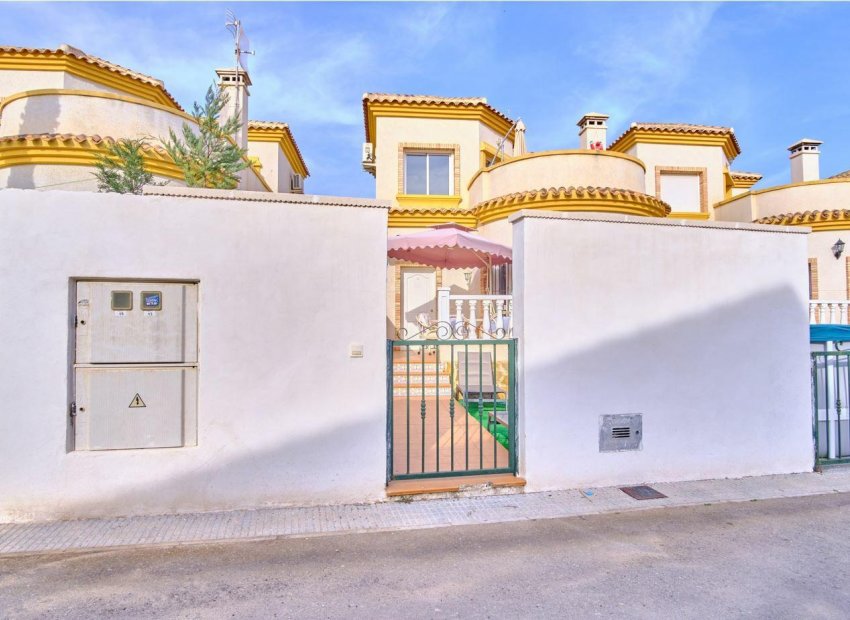 Resale - Villa - Los Montesinos - La Herrada