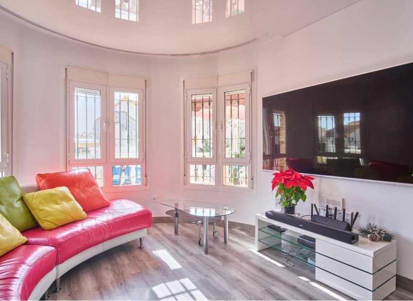 Resale - Villa - Los Montesinos - La Herrada