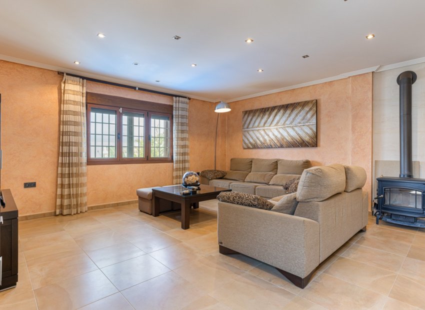 Resale - Villa - Los Montesinos - La Herrada