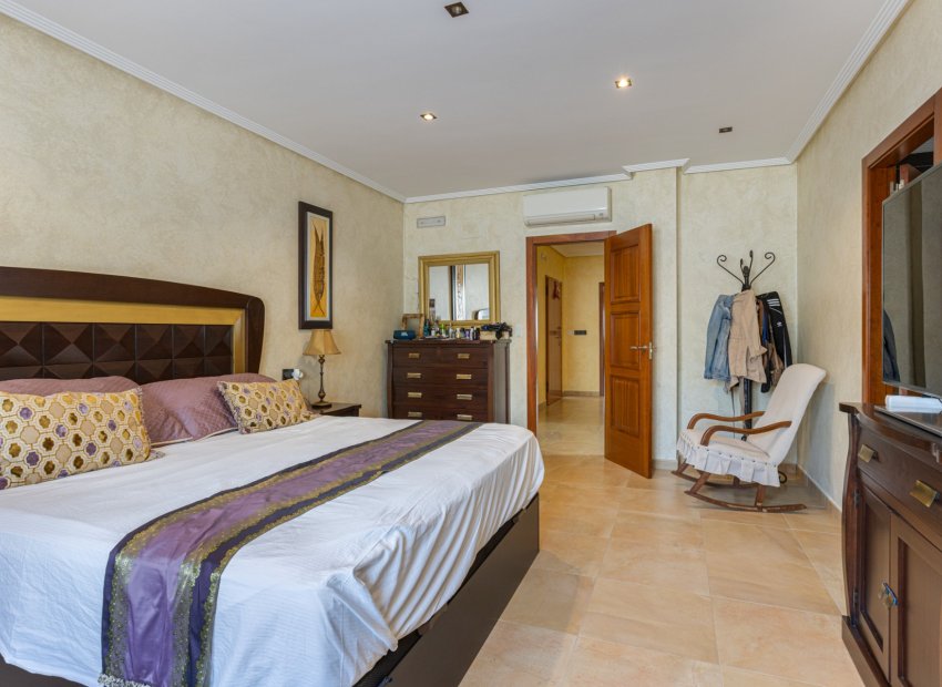 Resale - Villa - Los Montesinos - La Herrada