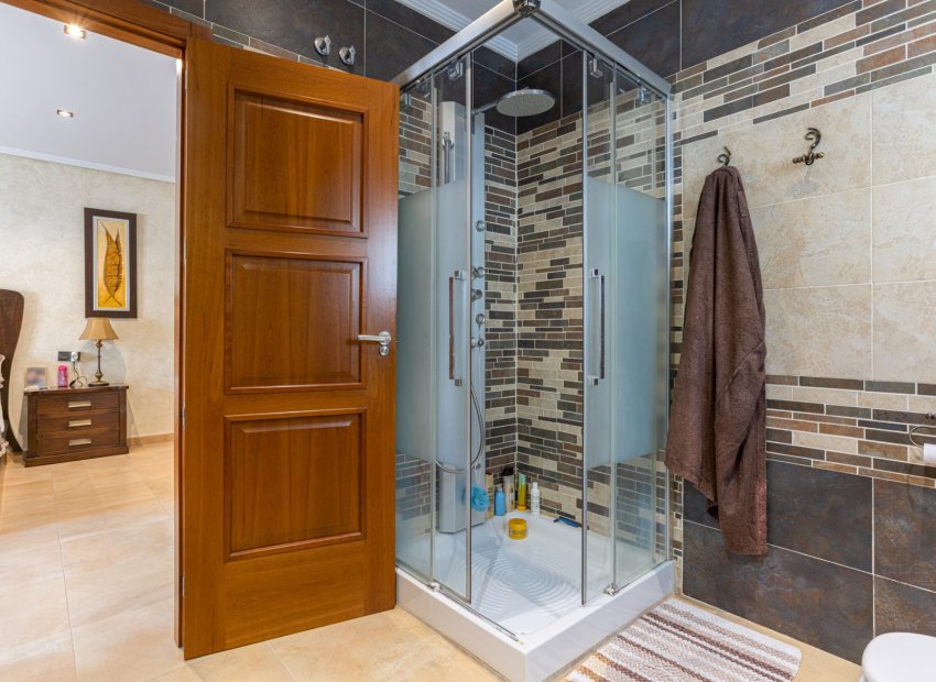 Resale - Villa - Los Montesinos - La Herrada