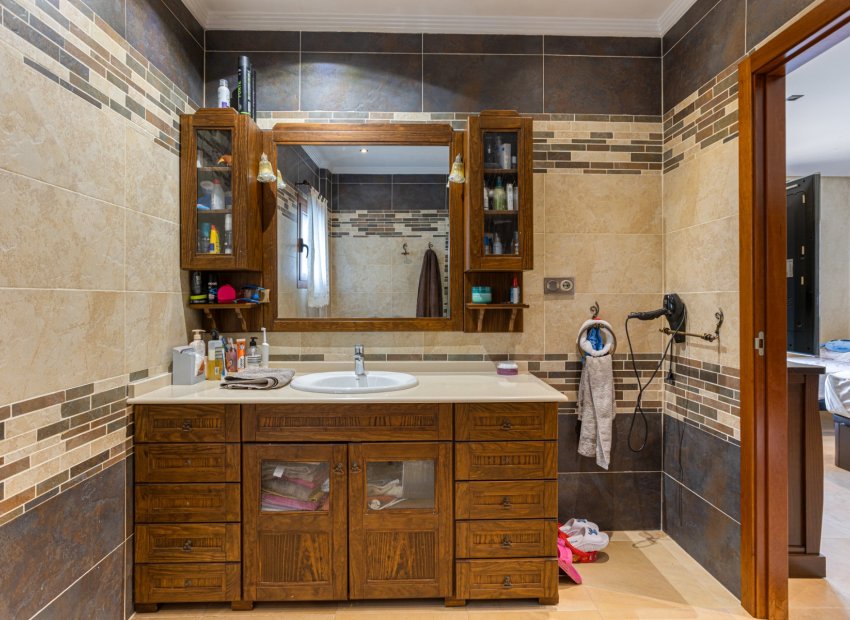 Resale - Villa - Los Montesinos - La Herrada