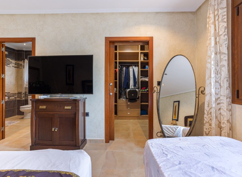 Resale - Villa - Los Montesinos - La Herrada