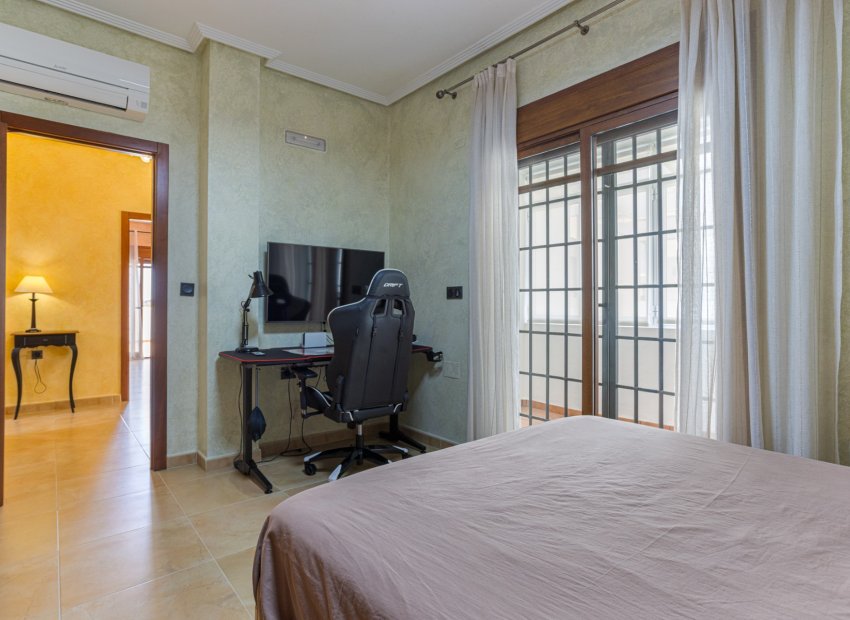 Resale - Villa - Los Montesinos - La Herrada