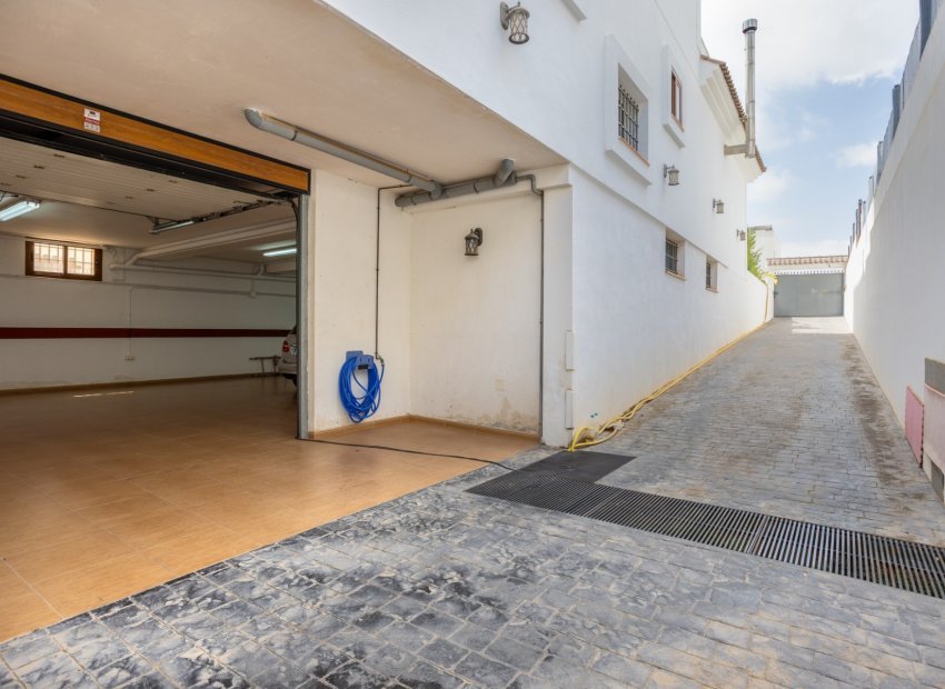 Resale - Villa - Los Montesinos - La Herrada