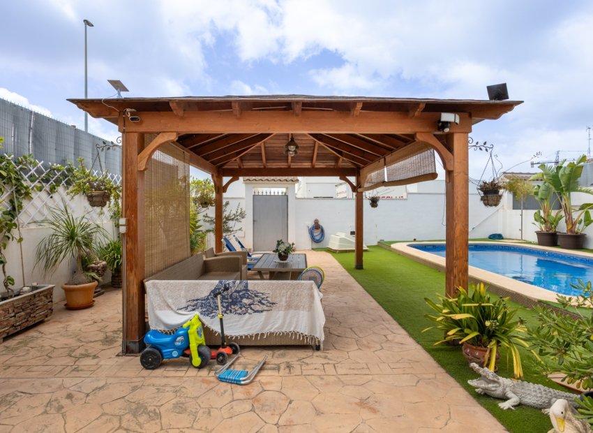 Resale - Villa - Los Montesinos - La Herrada