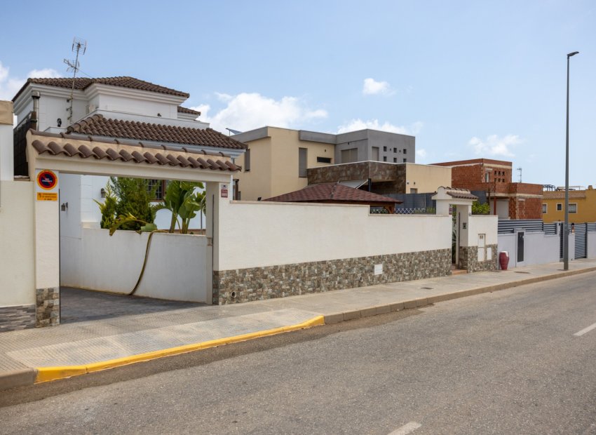 Resale - Villa - Los Montesinos - La Herrada