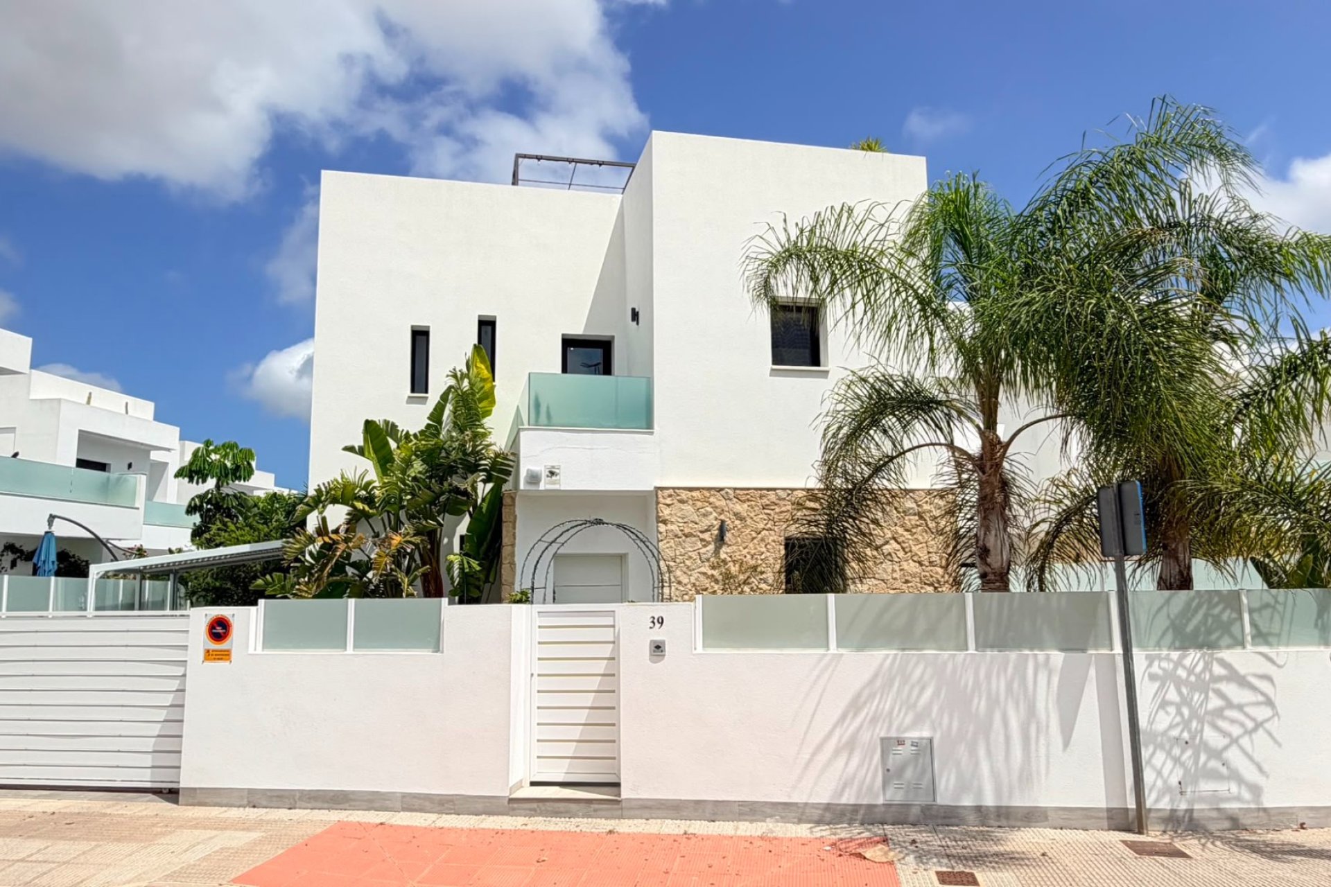 Resale - Villa - Los Montesinos - La Herrada