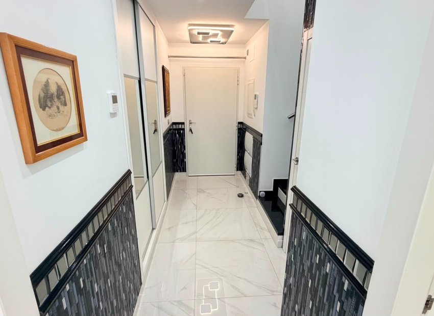 Resale - Villa - Los Montesinos - La Herrada