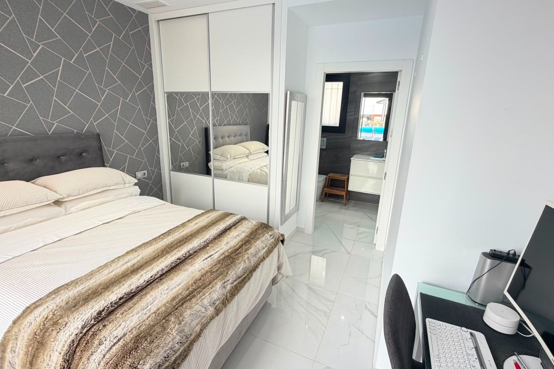 Resale - Villa - Los Montesinos - La Herrada