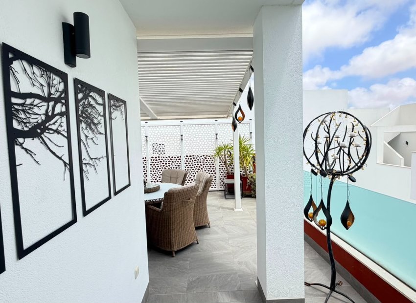 Resale - Villa - Los Montesinos - La Herrada