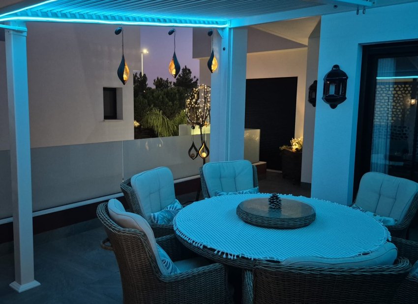 Resale - Villa - Los Montesinos - La Herrada