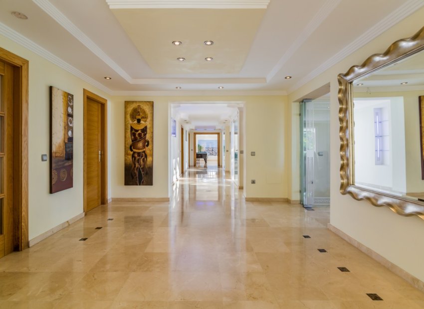 Resale - Villa - Marbella - Elviria