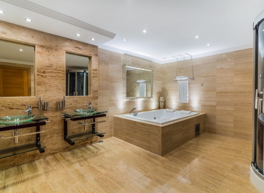 Resale - Villa - Marbella - Elviria