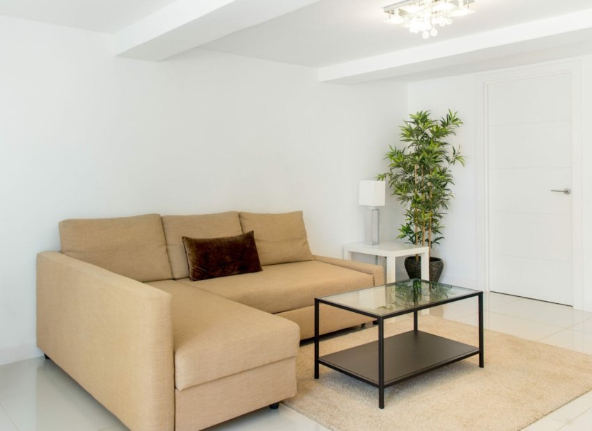 Resale - Villa - Marbella - Elviria