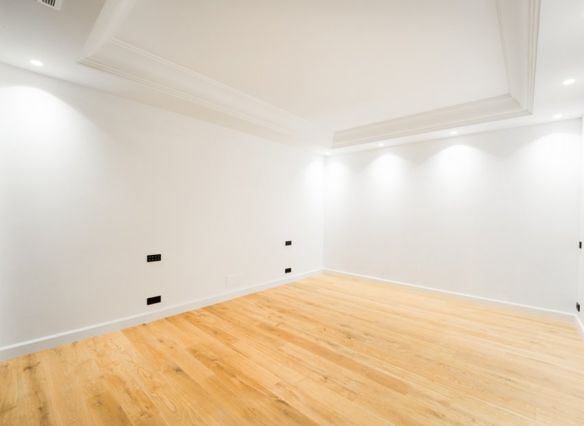 Resale - Villa - Marbella - Golden Mile