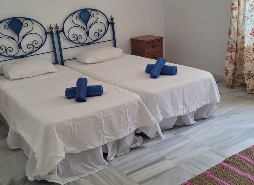 Resale - Villa - Marbella - Las Chapas