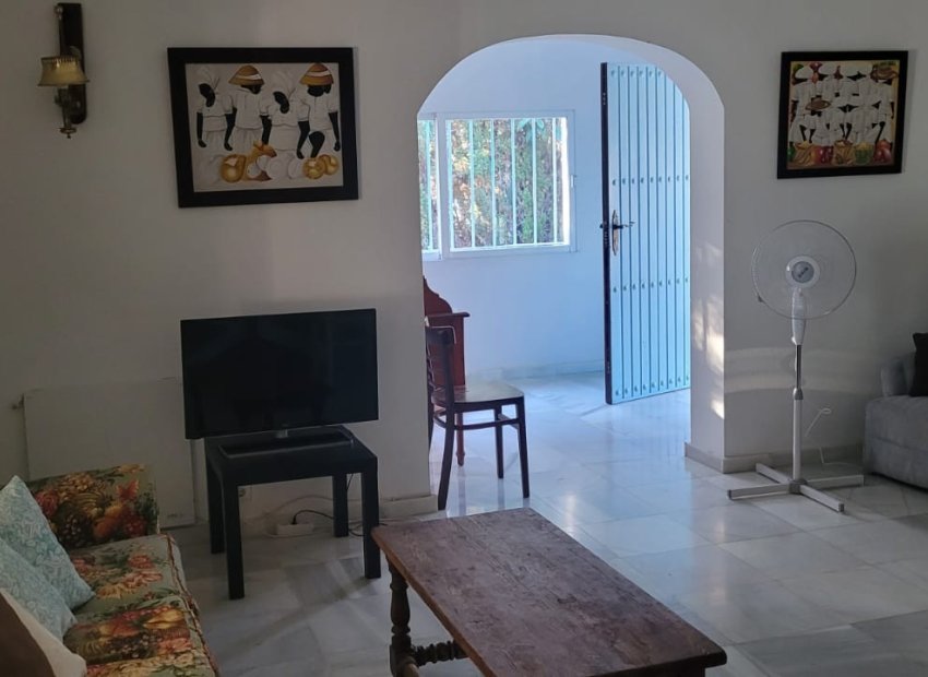 Resale - Villa - Marbella - Las Chapas