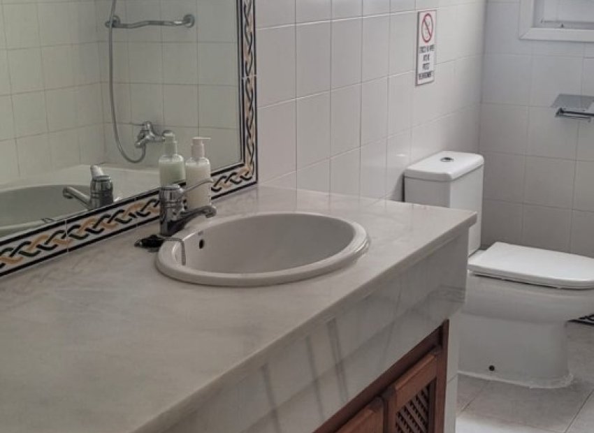 Resale - Villa - Marbella - Las Chapas