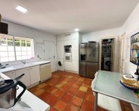 Resale - Villa - Marbella - Las Chapas