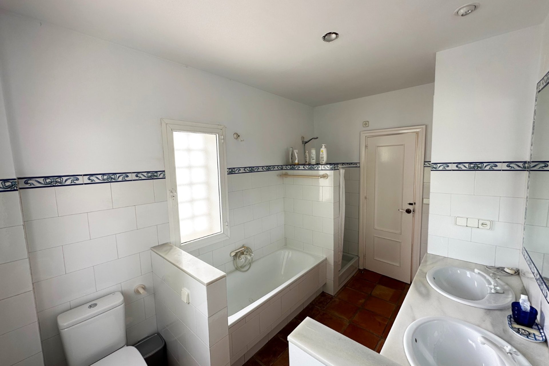 Resale - Villa - Marbella - Las Chapas