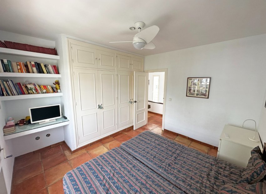 Resale - Villa - Marbella - Las Chapas