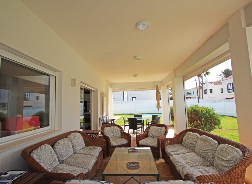 Resale - Villa - Marbella - Las Chapas