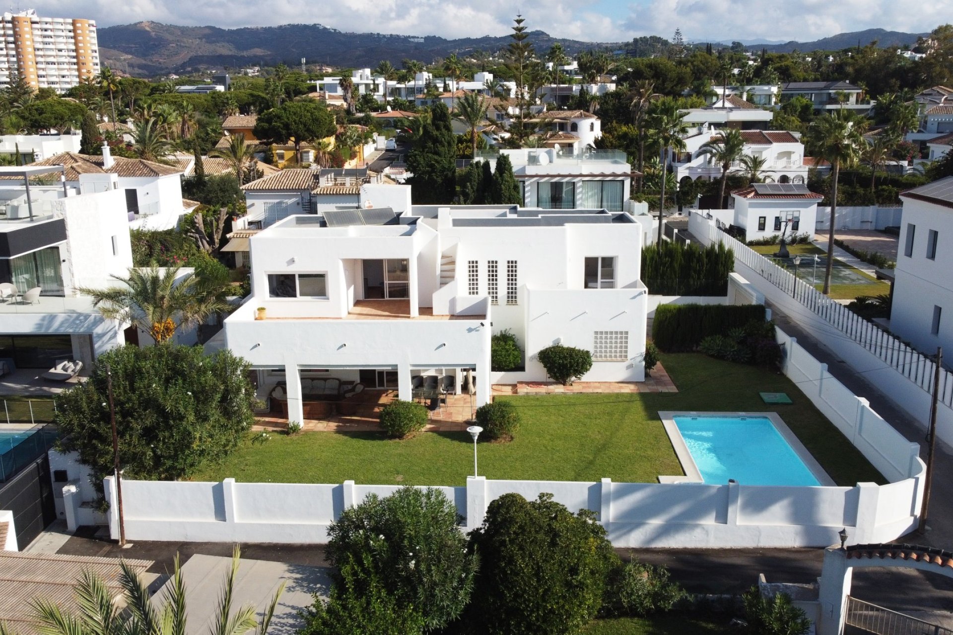 Resale - Villa - Marbella - Las Chapas