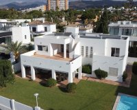 Resale - Villa - Marbella - Las Chapas