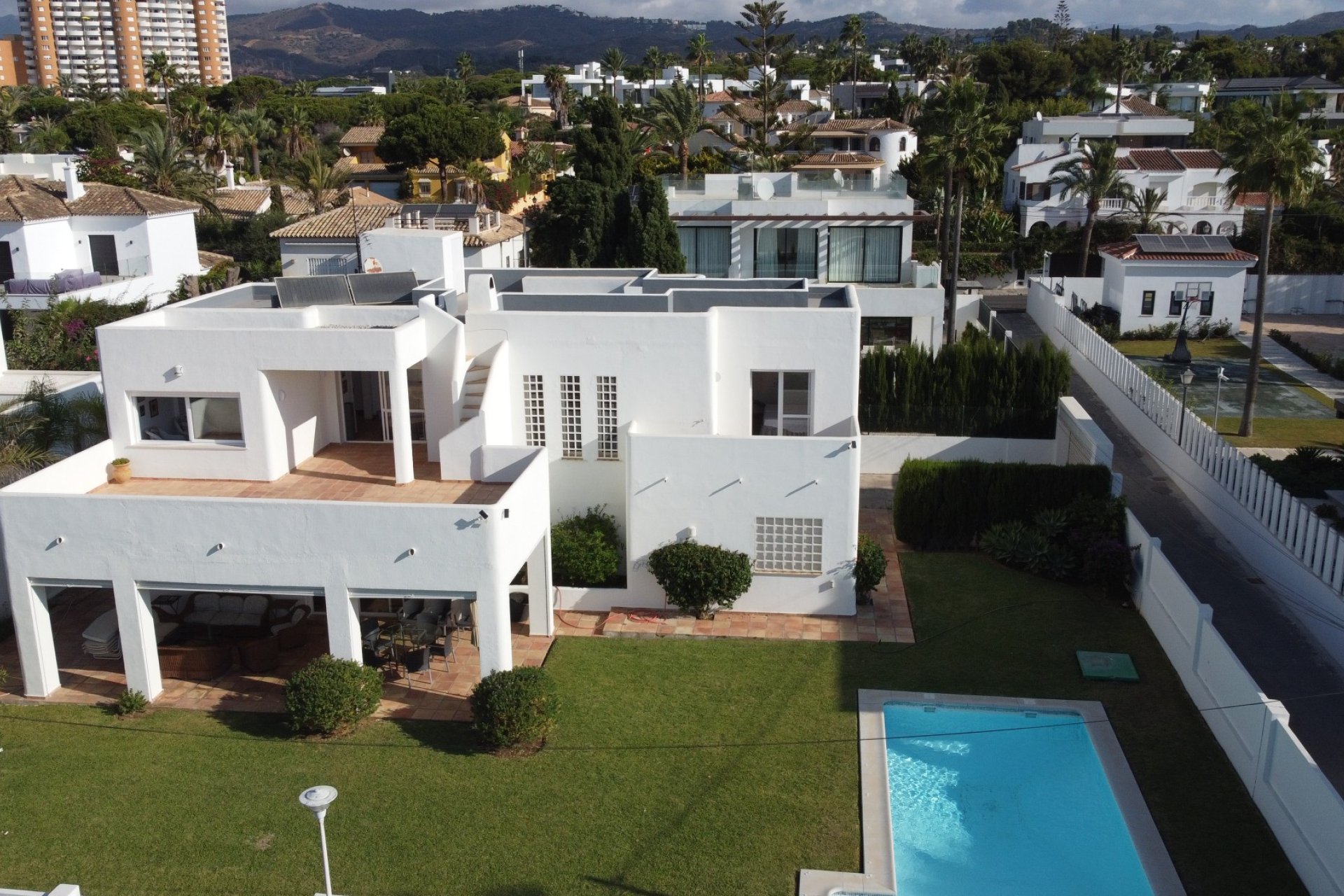 Resale - Villa - Marbella - Las Chapas