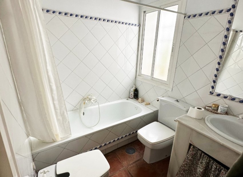 Resale - Villa - Marbella - Las Chapas