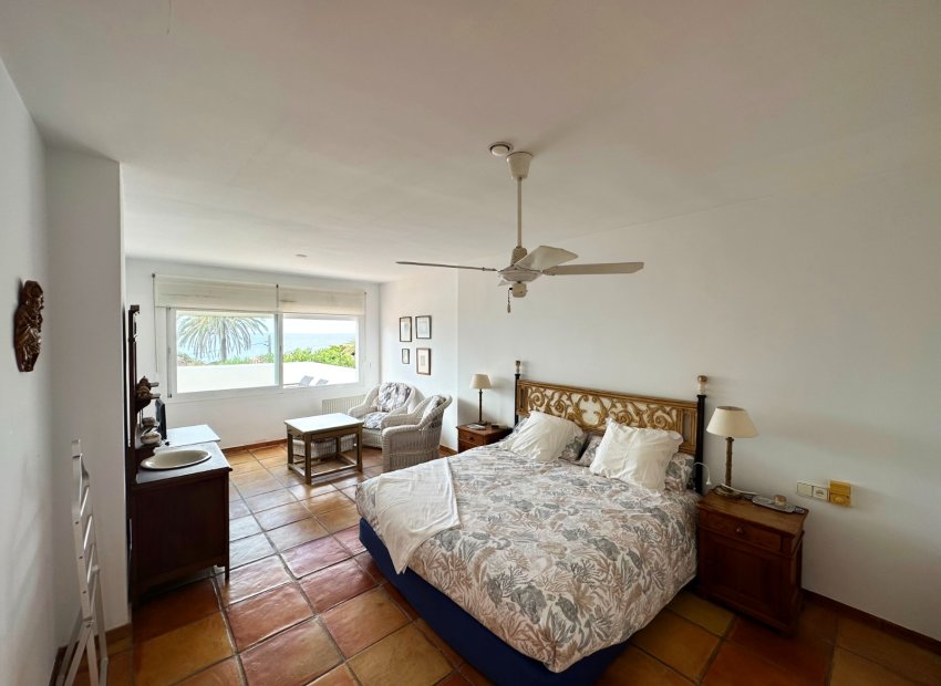 Resale - Villa - Marbella - Las Chapas