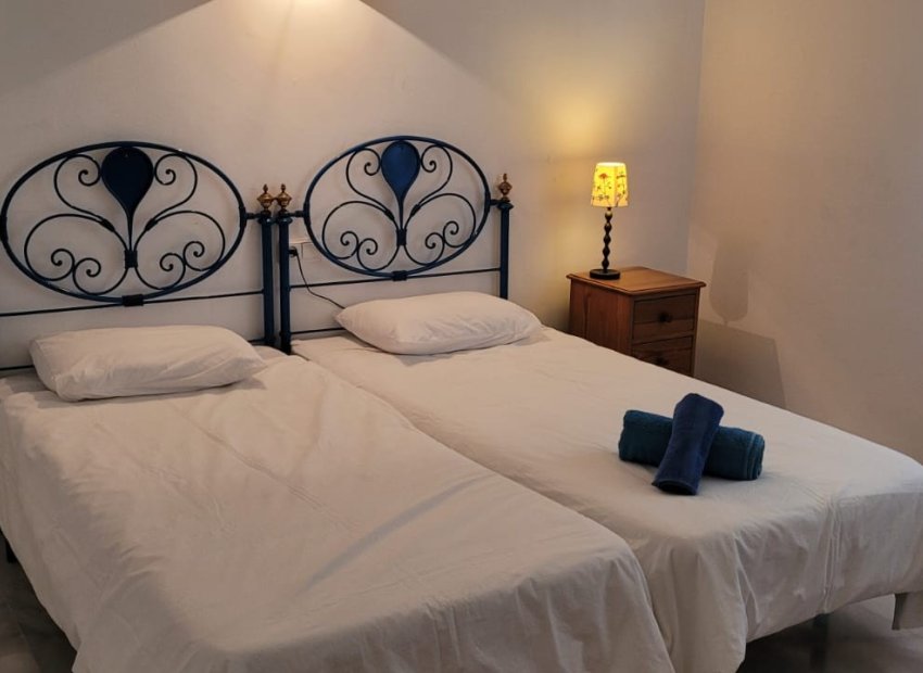 Resale - Villa - Marbella - Las Chapas