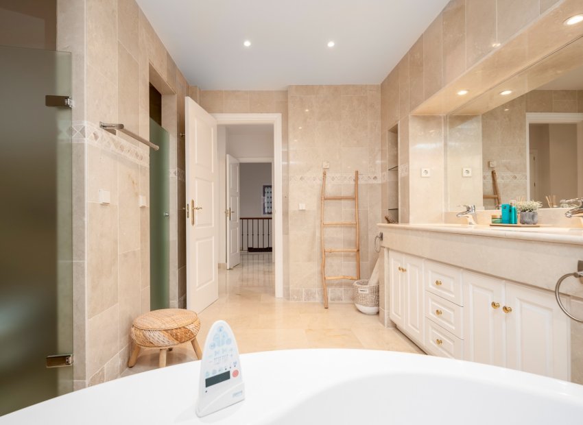 Resale - Villa - Marbella - Los Monteros