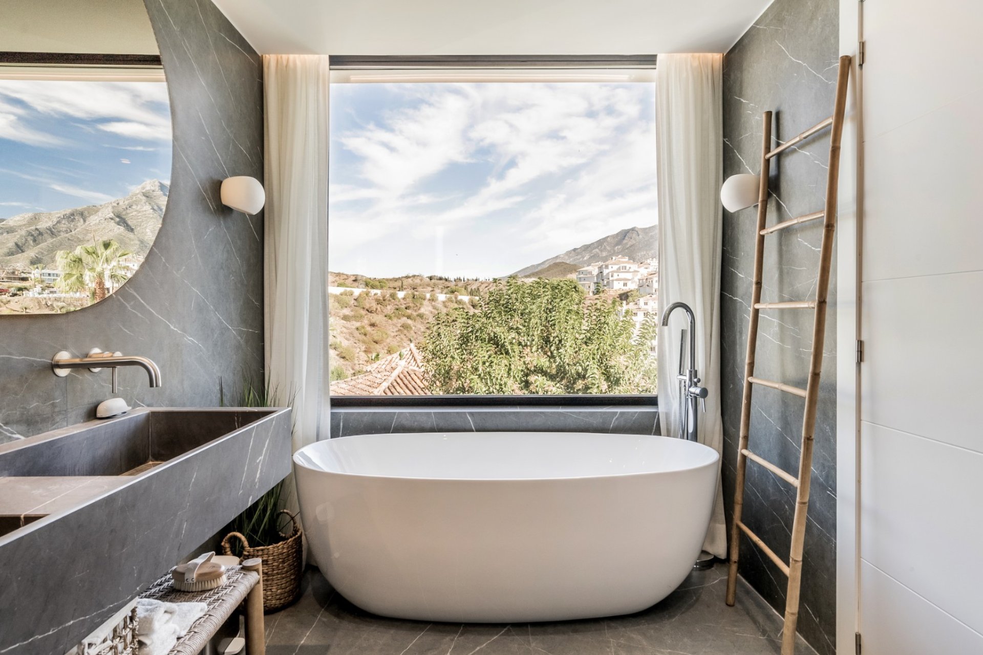 Resale - Villa - Marbella - Los Naranjos de Marbella