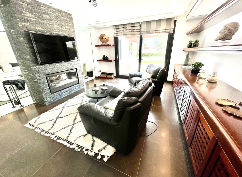 Resale - Villa - Marbella - Nueva Andalucía