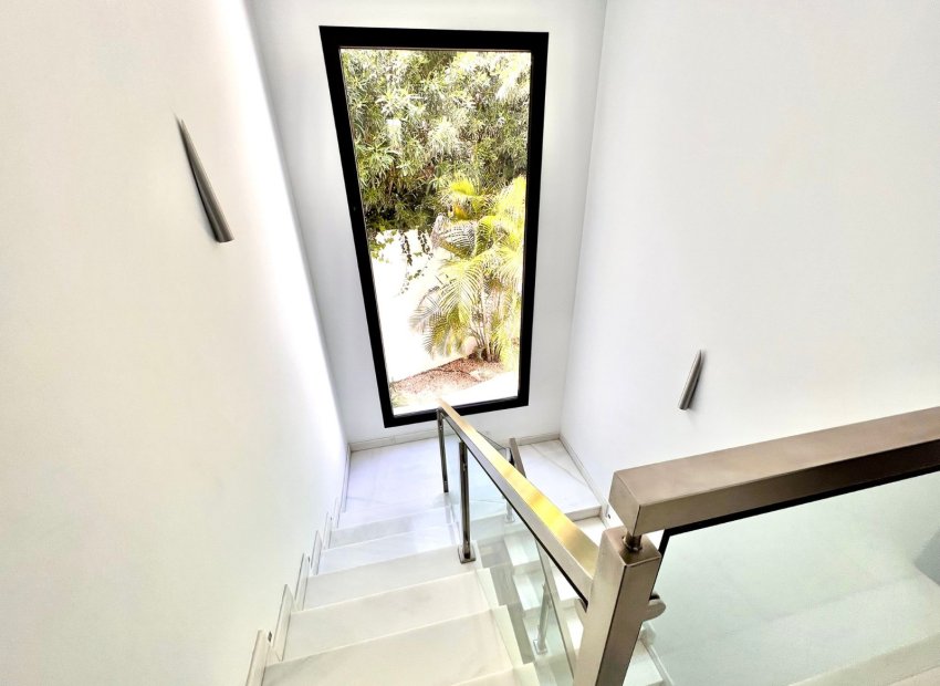 Resale - Villa - Marbella - Nueva Andalucía