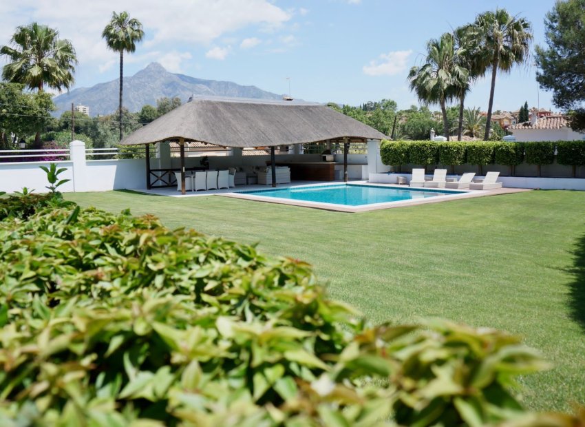 Resale - Villa - Marbella - Nueva Andalucía