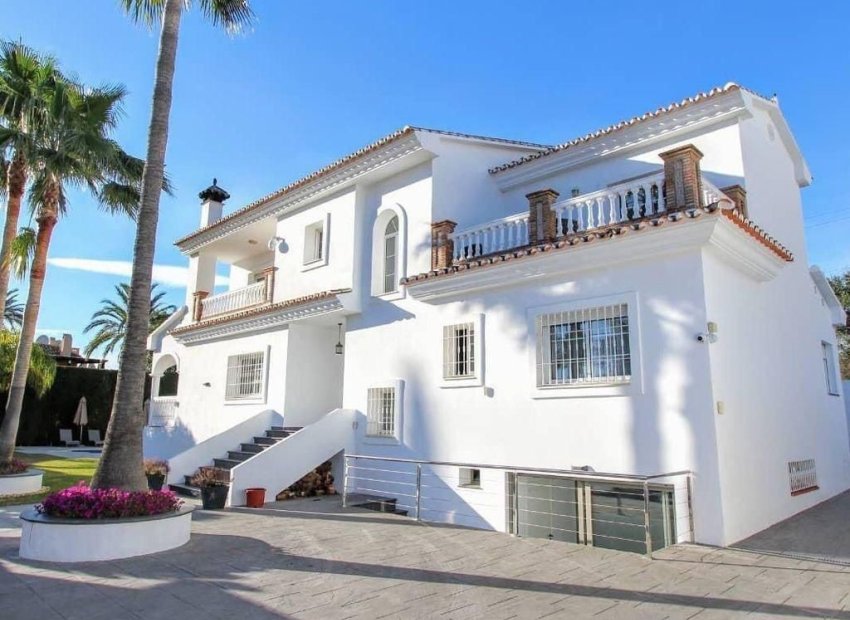 Resale - Villa - Marbella - Nueva Andalucía