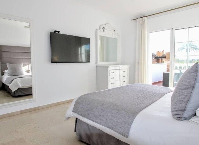 Resale - Villa - Marbella - Nueva Andalucía