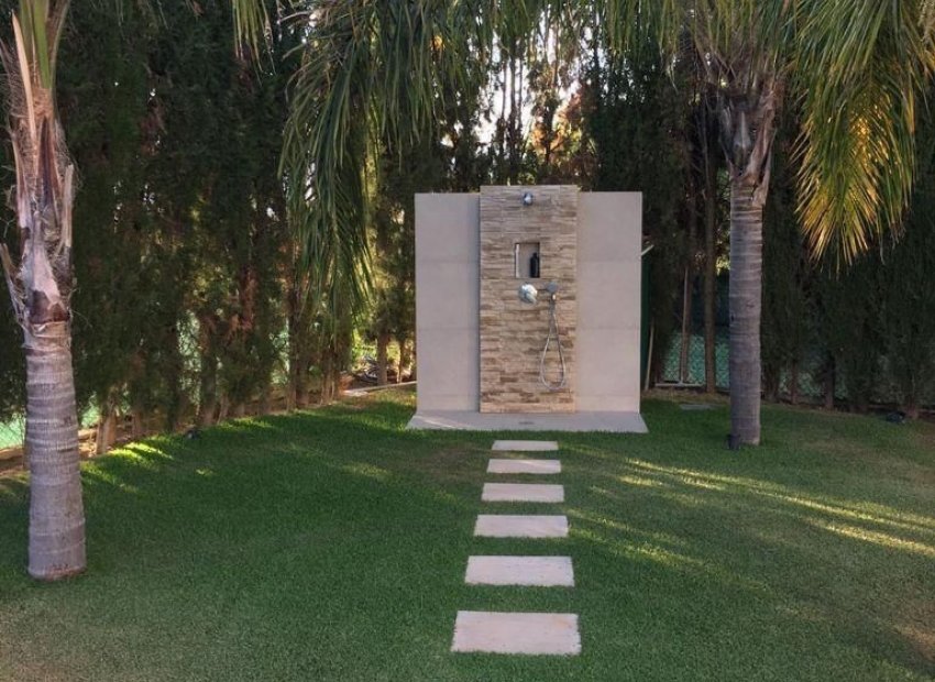 Resale - Villa - Marbella - Nueva Andalucía