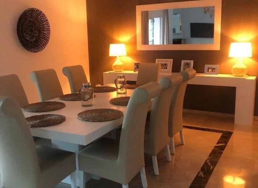 Resale - Villa - Marbella - Nueva Andalucía