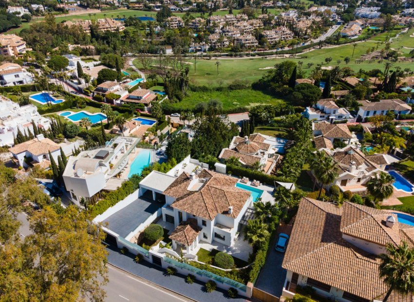 Resale - Villa - Marbella - Nueva Andalucía