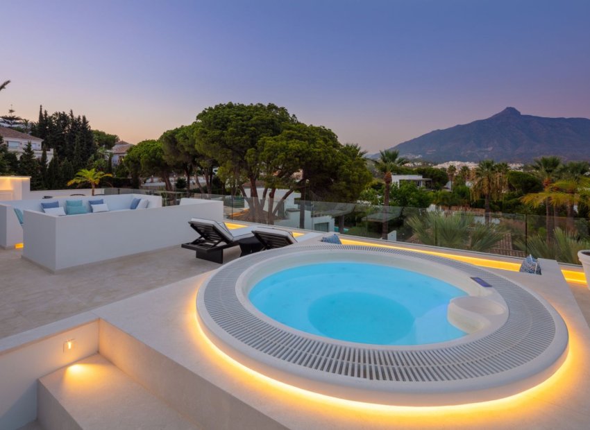 Resale - Villa - Marbella - Nueva Andalucía