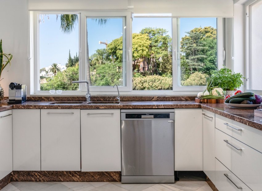 Resale - Villa - Marbella - Nueva Andalucía