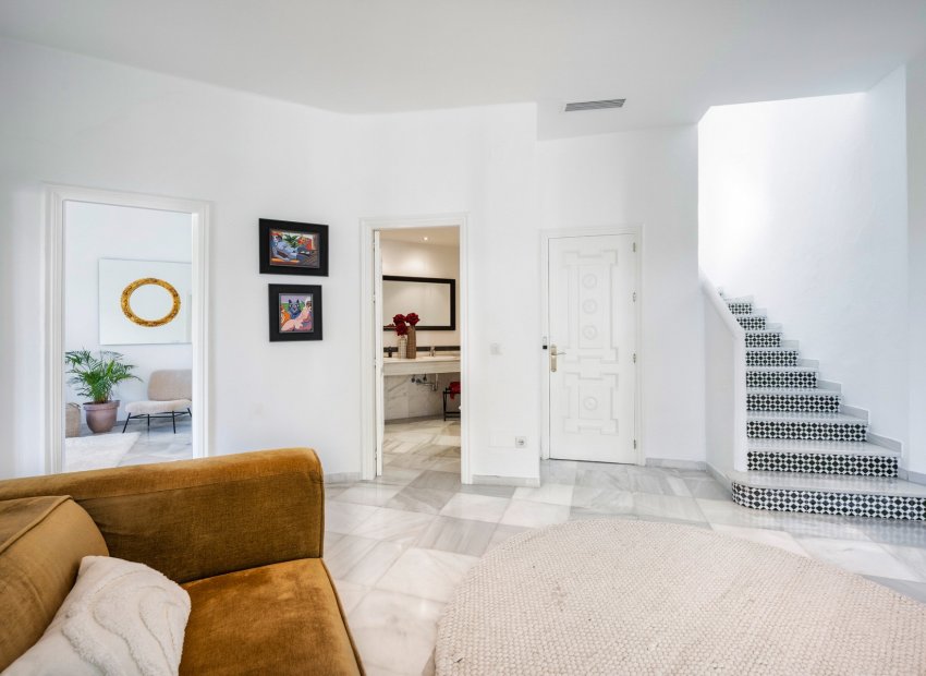 Resale - Villa - Marbella - Nueva Andalucía